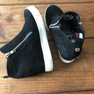 Steve Madden wedgie shoes. Size 4/6 adult